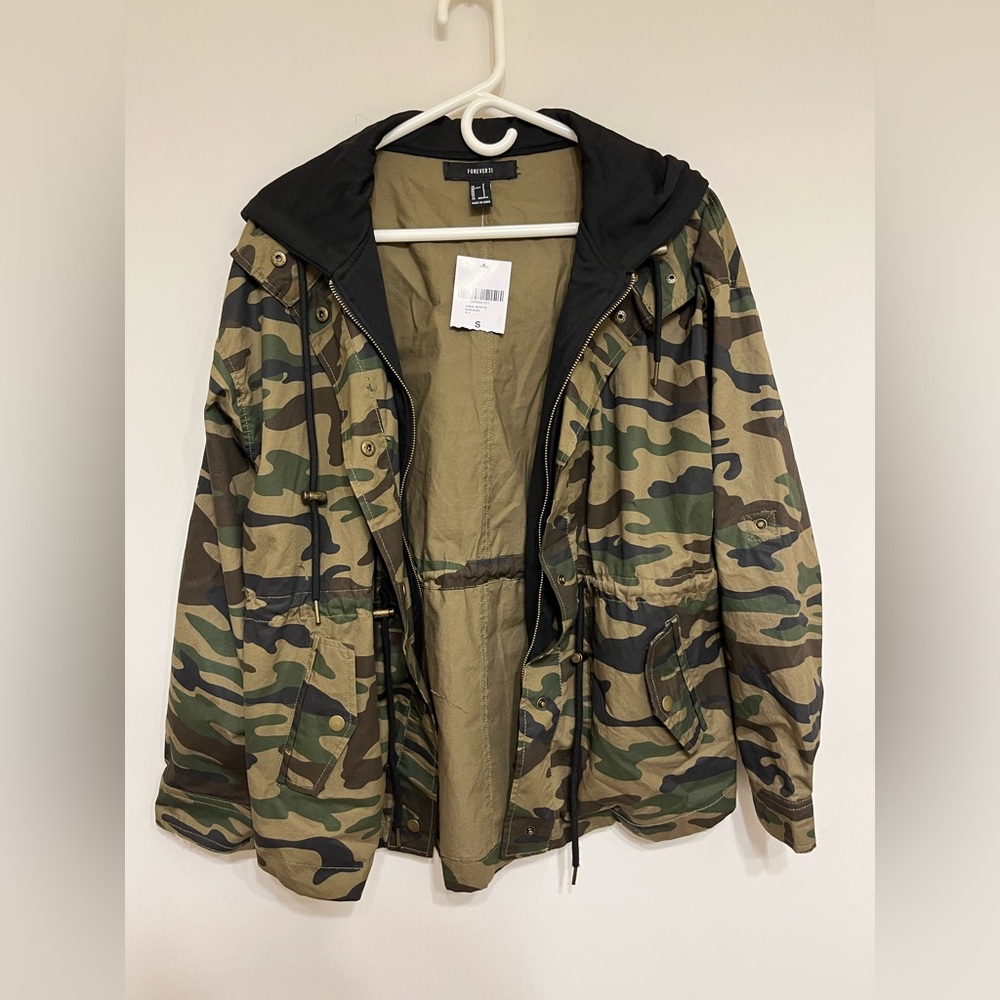 Forever 21 - Small Camo Jacket, Black Hood, Pockets
